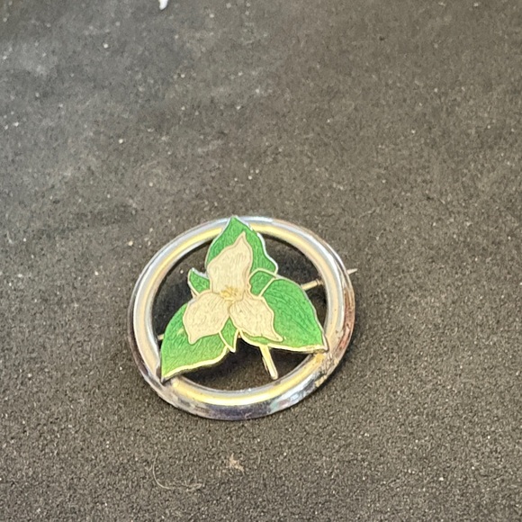 Sterling Silver and Green Enamel  Trillium Brooch - Picture 4 of 6